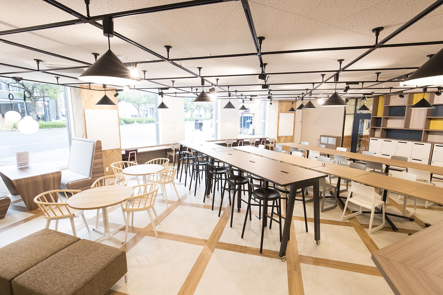 fabbit広島駅前の店内・席の様子